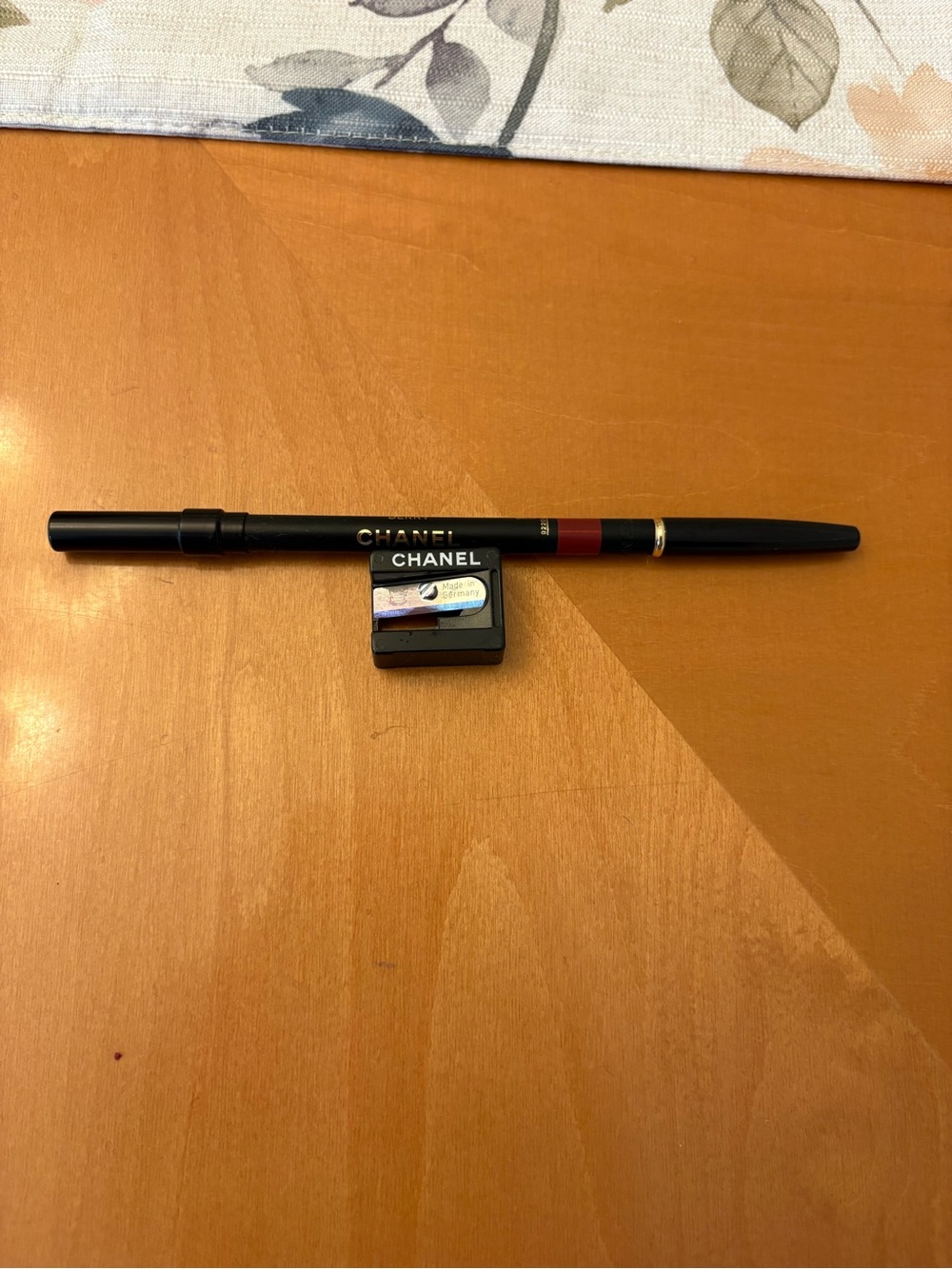 Chanel Les Crayon Levres Longwear Lip Pencil with Sharpener, Berry #186